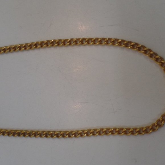 Vintage AVON Faux Pearl Bug/Scarab Goldtone Necklace & Pendant 18" - Picture 10 of 16